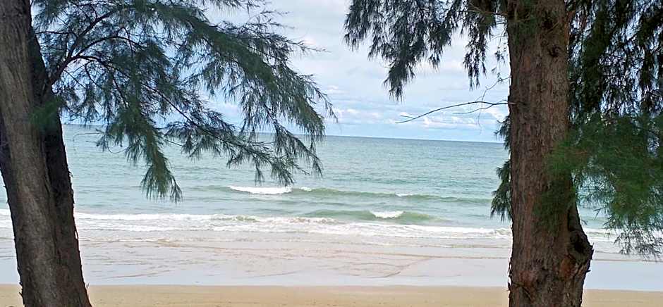 Sammy Seaview Mae Ramphueng Beach Front Golden Elephant บ้านช้างทองวิวทะเลหน้าหาดแม่รำพึง