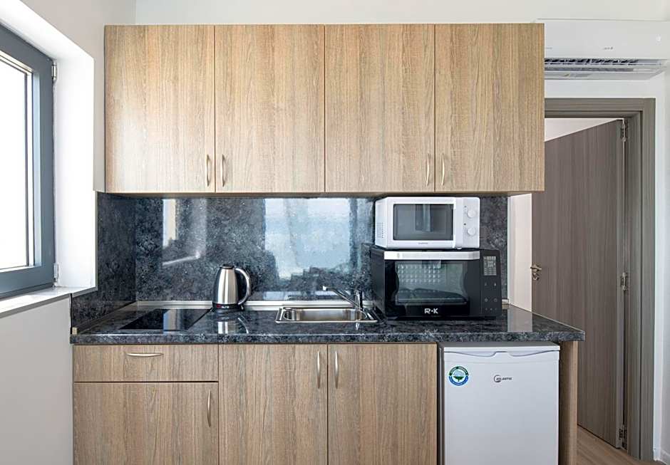 Grand Dodo's Triada Seaview Studios