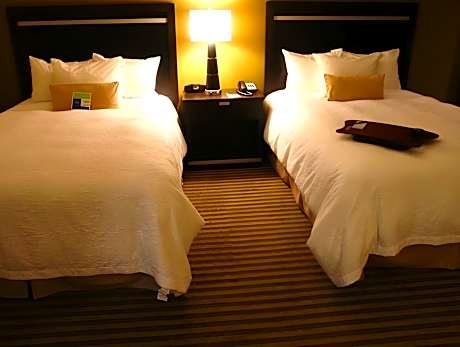 2 Queens Mobility/hearing Access Tub Nosmok Vis Firealrm/door/phn Alrt/hdtv Microwv/fridge/free Wi-f