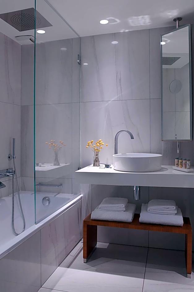 Renaissance by Marriott Paris Republique Hotel