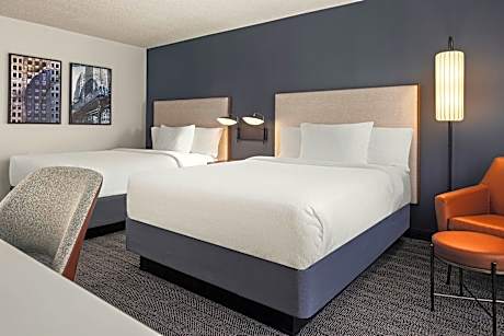 Queen Room with Two Queen Beds and Adapted Tub - Mobility Accessible