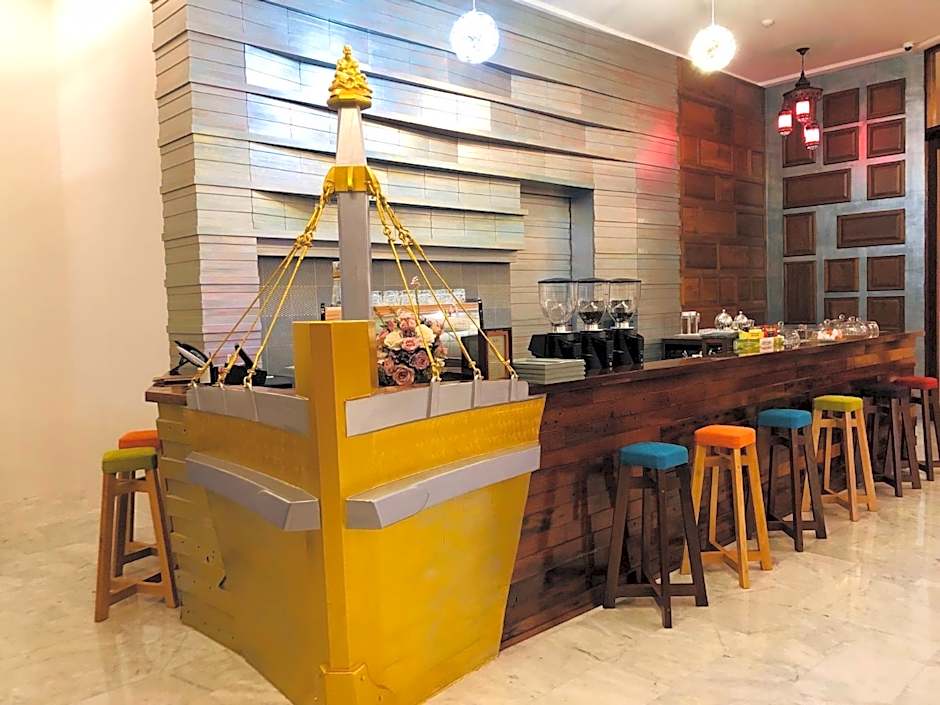 โรงแรมโกลว์ รัตนา เพลส