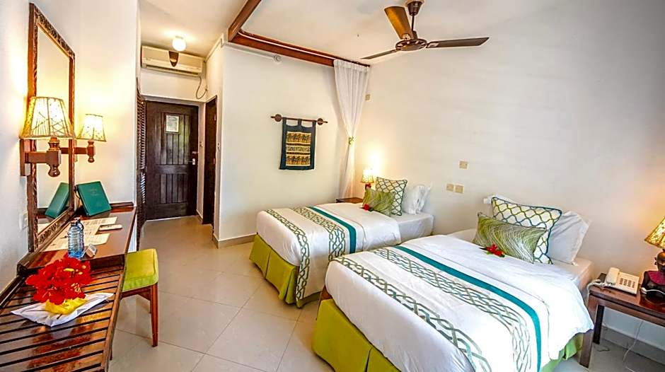 Papillon Lagoon Reef Hotel