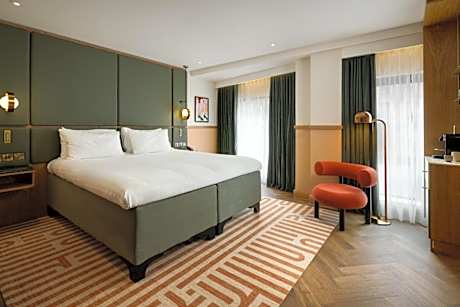 DREAM King (with complimentary mini-bar)