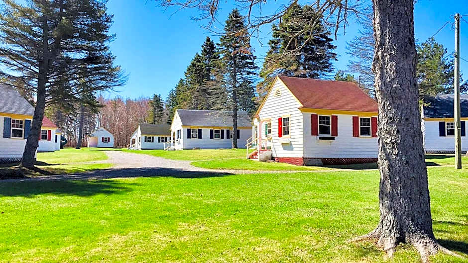 Green Gables Bungalow Court