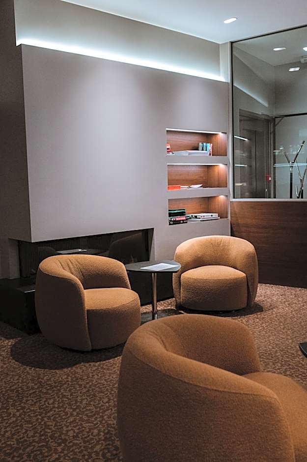 Square Hotel
