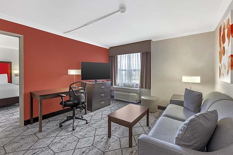 Best Western Plus Rose City Suites