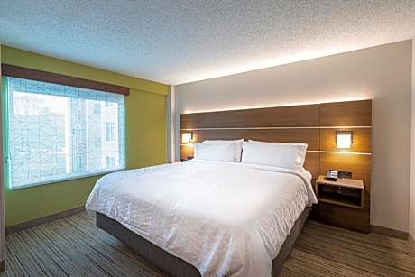 King Suite - Non-Smoking