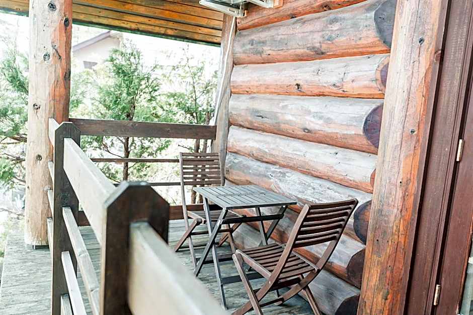 Hakuba Pension & Log Hotel Meteor