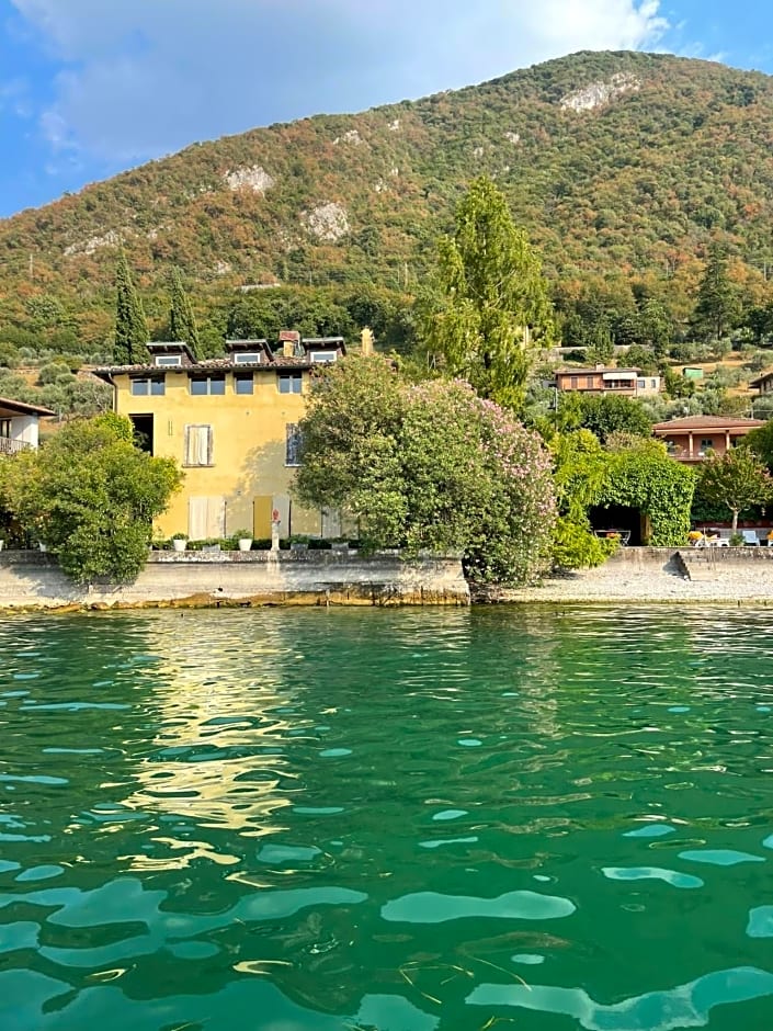 L'Oleandro sul Lago d'Iseo B&B