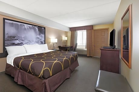 1 King Bed~ Non-Smoking