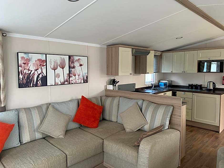 Hot tub breakaways with castle view