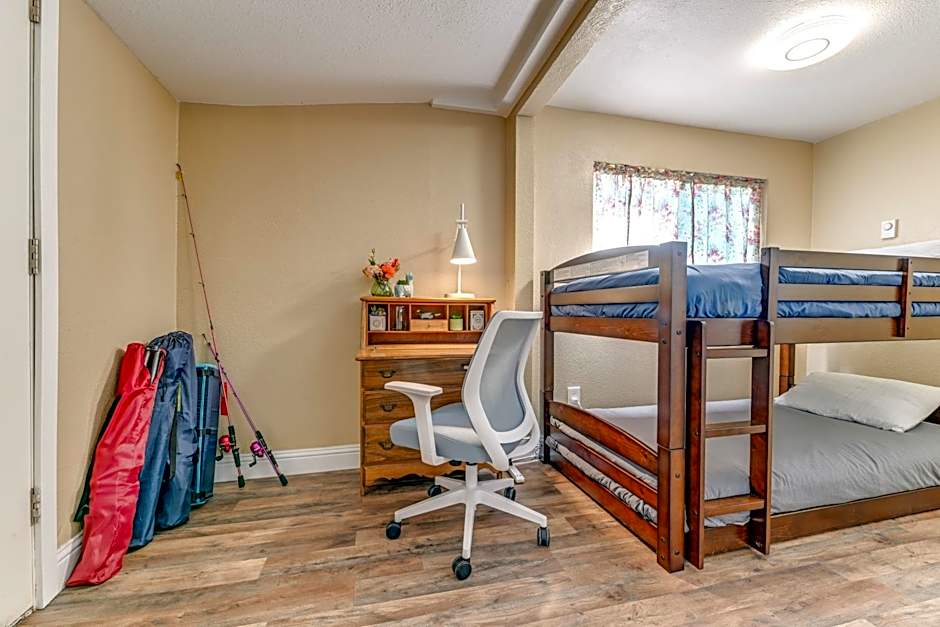 Cozy Coos Bay Retreat with On-Site Creek and Fishing!
