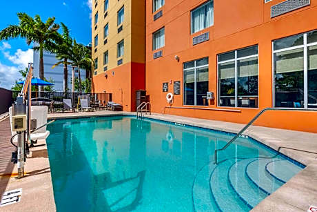 Comfort Suites Fort Lauderdale Airport South & Cruise Port