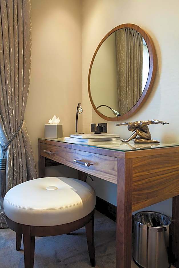 One Warwick Park Hotel