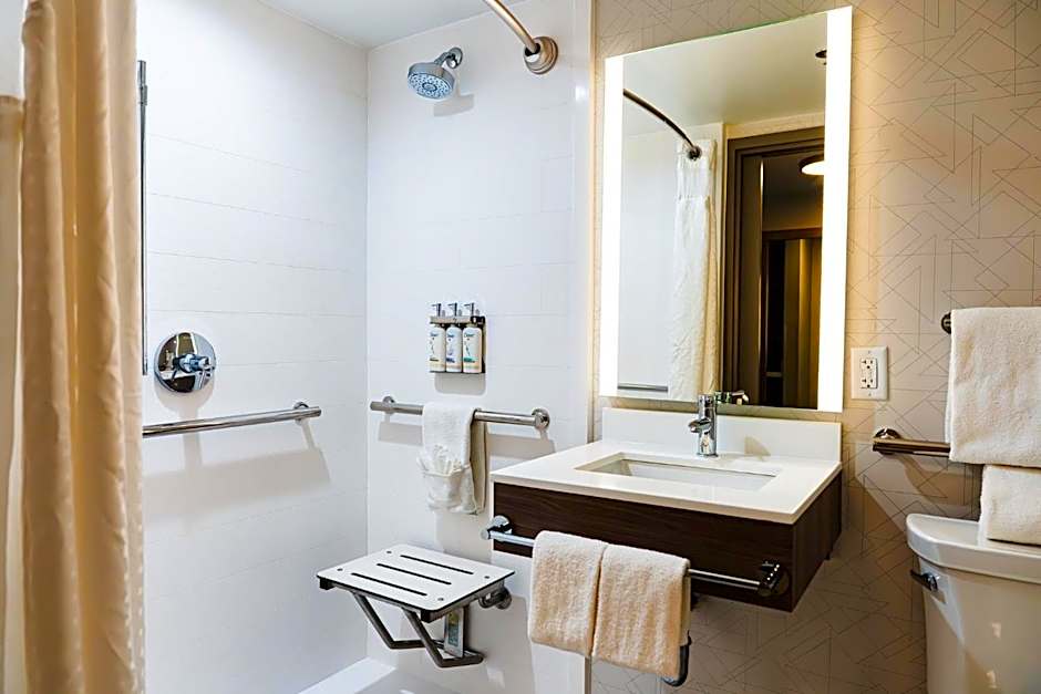 Holiday Inn Express Frazer - Malvern By IHG