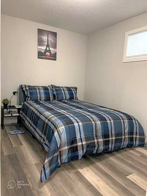 Guest Suite in Regina - Queen Bed