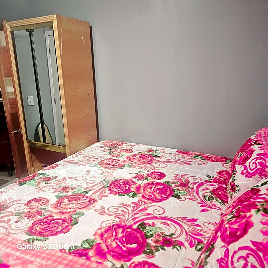 Divine Villa Guest House Harper Ave EWR AIRPORT PENN STATION NY NJ