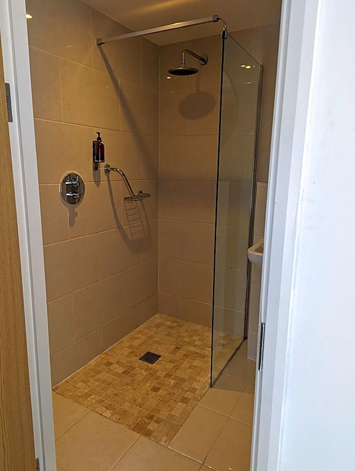 Barley Sheaf, Old Bridge Street EN SUITE ROOMS, ROOM ONLY