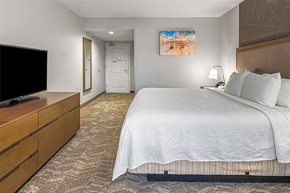 Best Western Valencia/Six Flags Inn & Suites