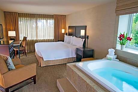 King Room with Jetted Tub - Non-Smoking