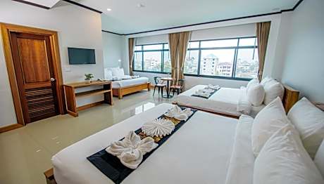 Deluxe Family Room
