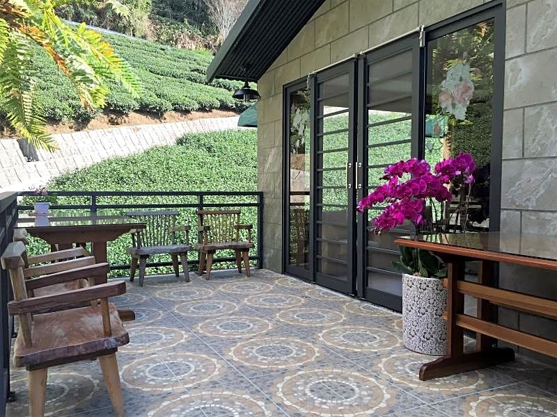 Applause In The Mountain