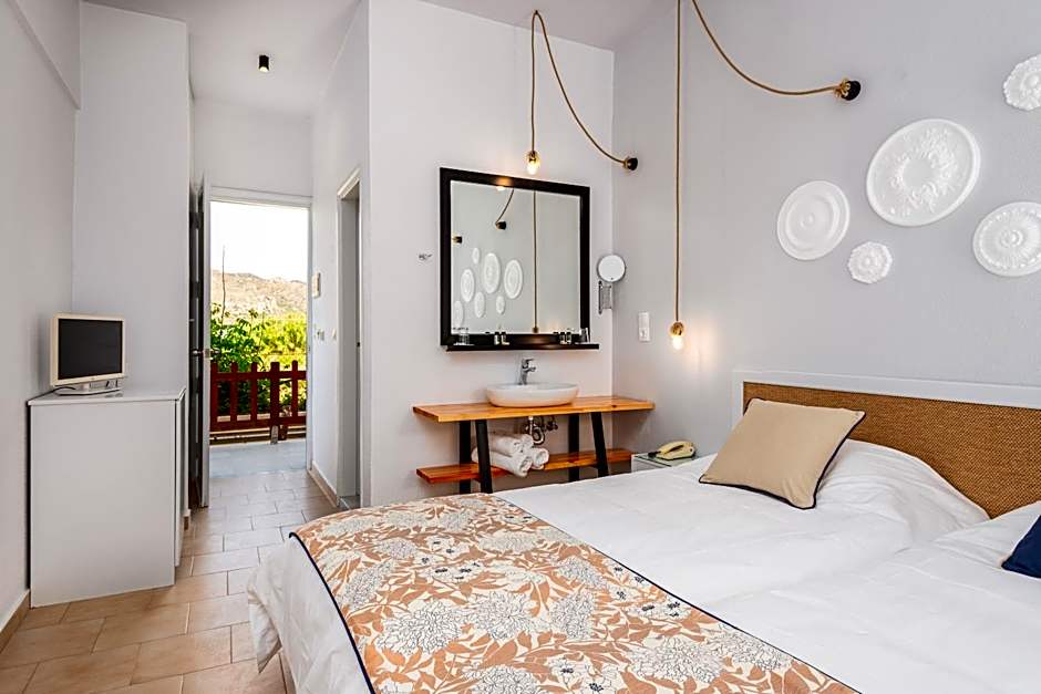 Mrs Chryssana Beach Hotel