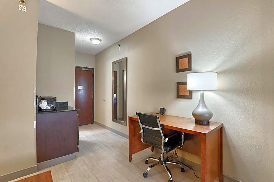 Comfort Suites Madison West - Middleton