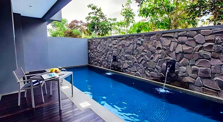 Cenang Plaza Beach Hotel