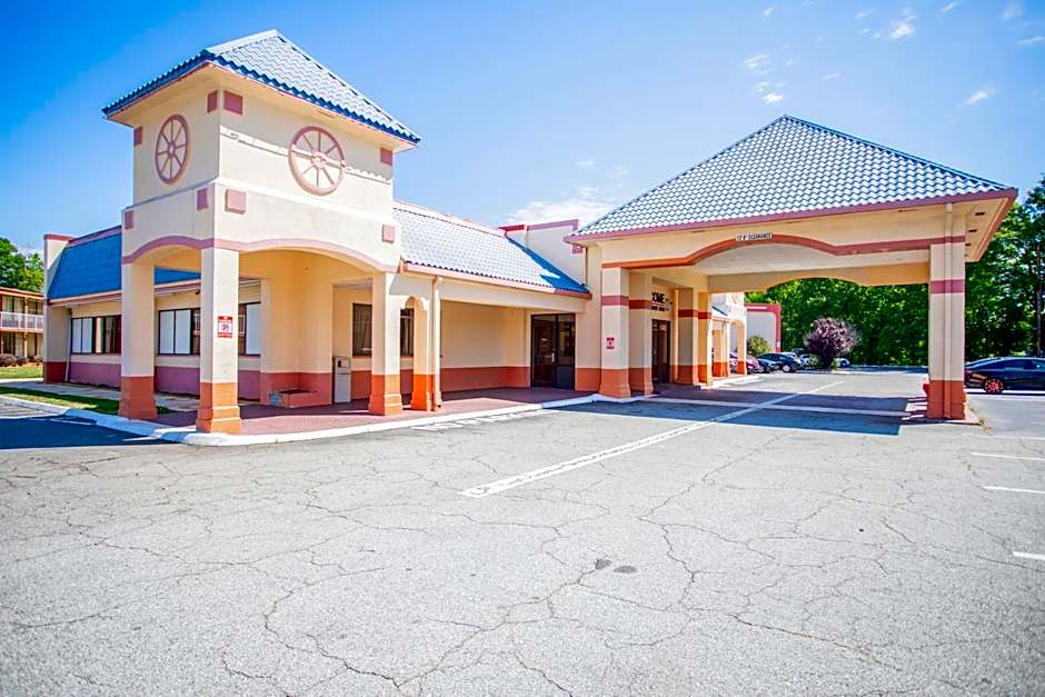 OYO hotel Greensboro east I 40