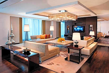Presidential Suite with Bathtub, Executive Lounge Access, and Daily INR 1,000 Hotel Credit