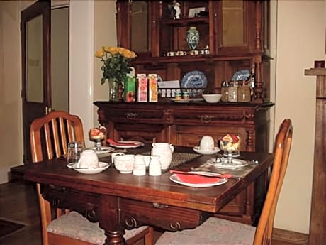 Cedar House B B