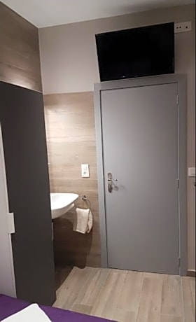1 Single Bed