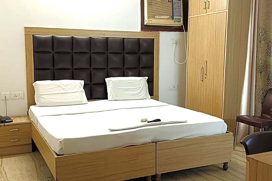 FabHotel Starr Residency