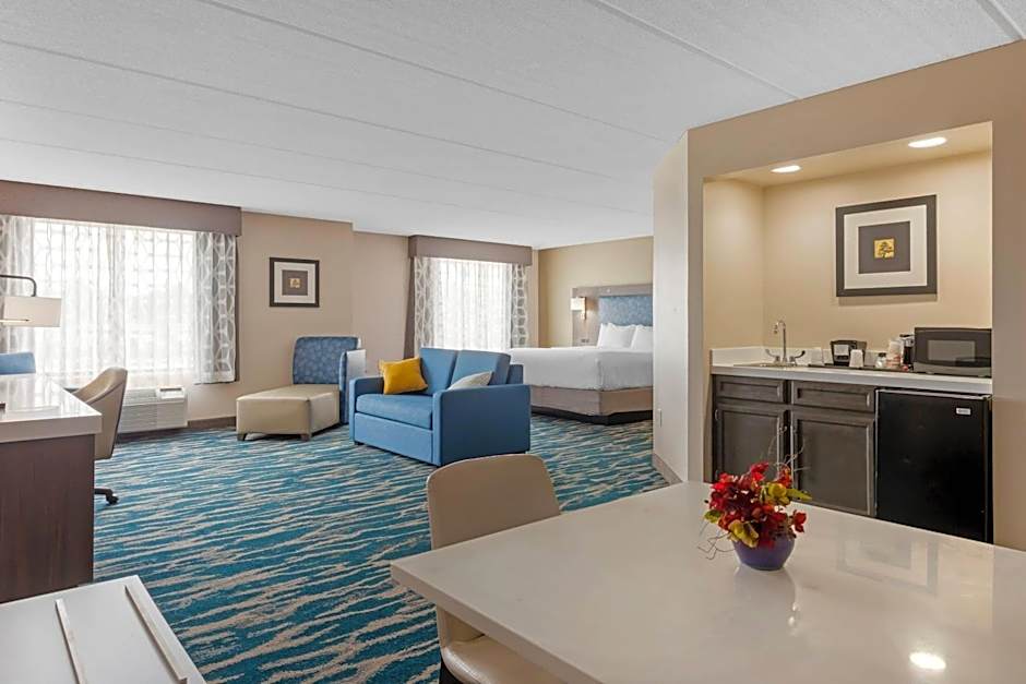 Comfort Inn & Suites Greenville Near East Carolina University