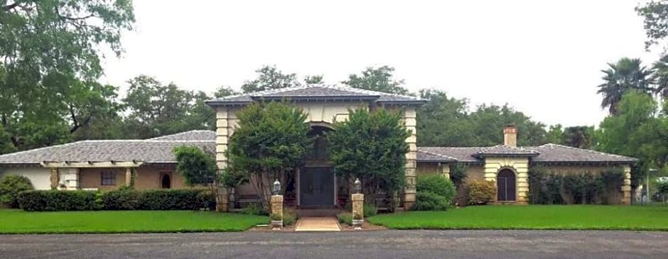 Live Oaks Bed and Breakfast