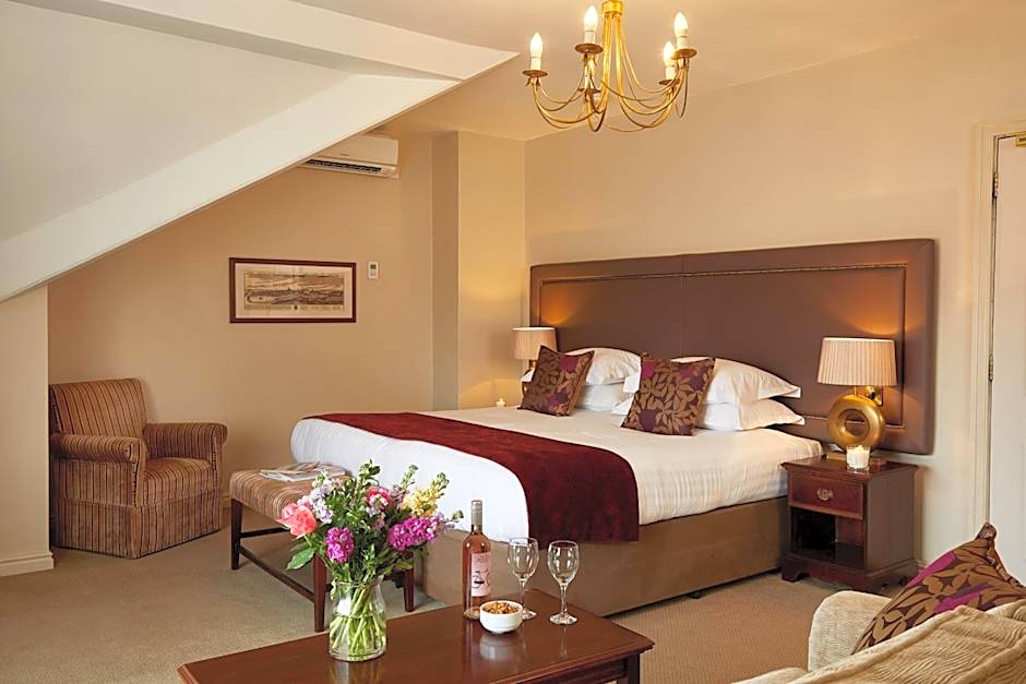 Macdonald New Blossoms Hotel