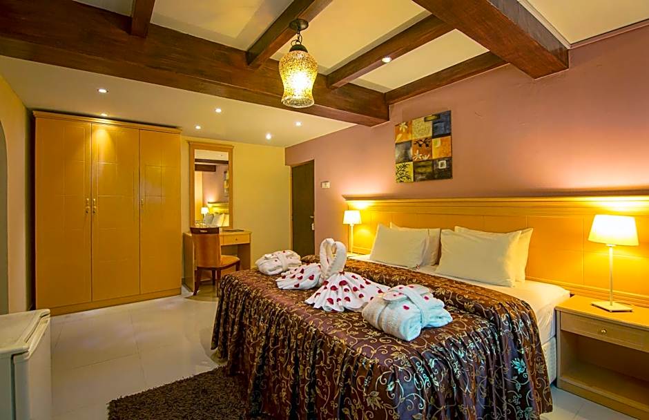 Photo 1 of 9 of Executive Suite