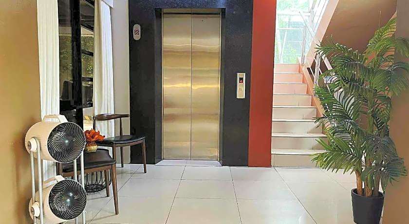 Travelbee Business Inn