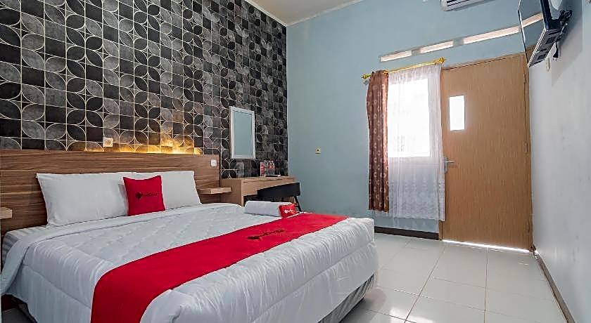 RedDoorz near Alun-Alun Garut