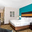 La Quinta Inn & Suites by Wyndham West Little Rock