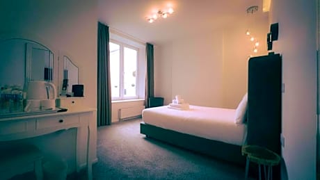 Deluxe Double with Terrace Garden View