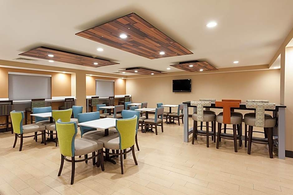 Holiday Inn Express Hotel & Suites Mebane By IHG