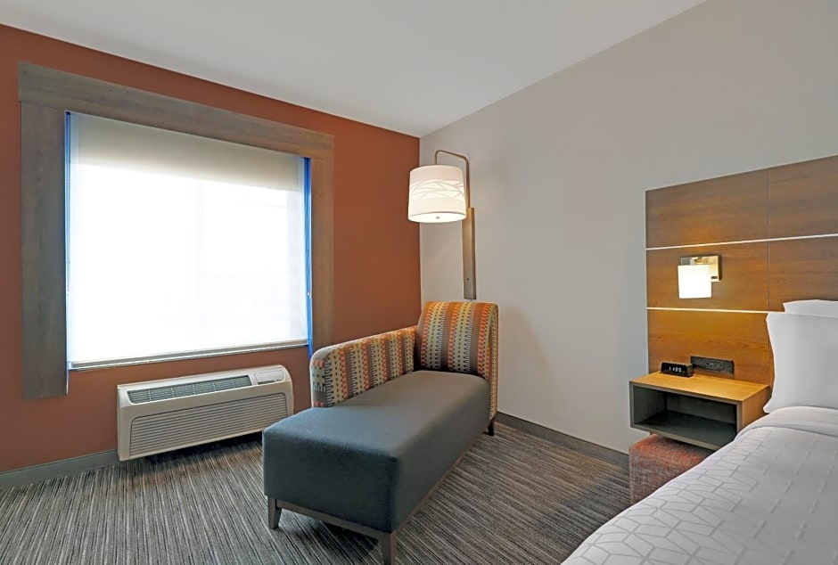 Holiday Inn Express & Suites Newport By IHG