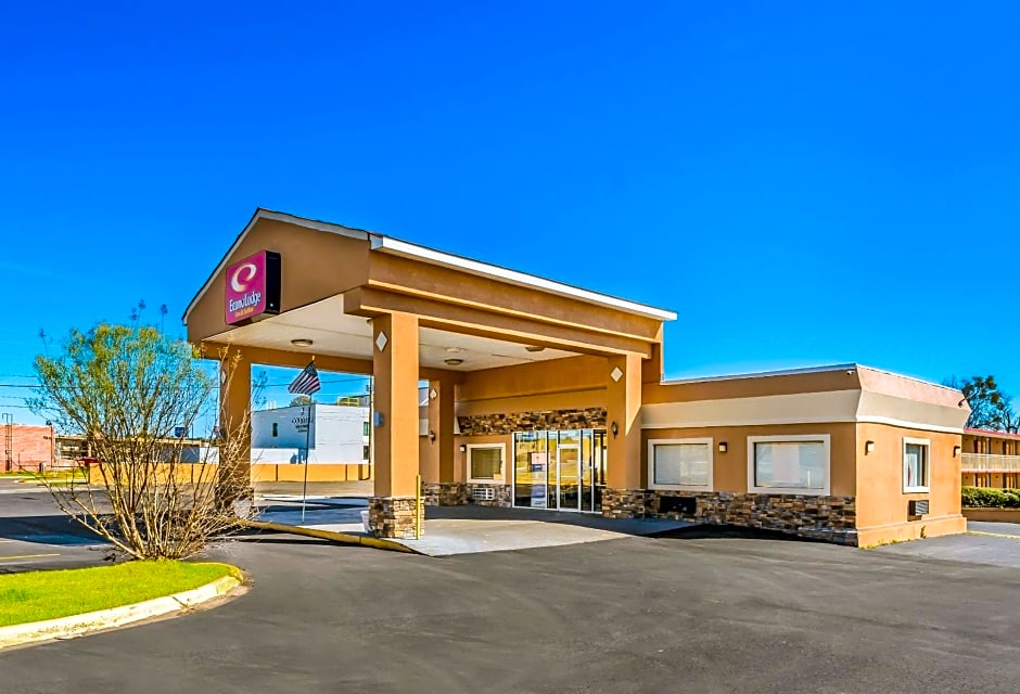 Econo Lodge Inn & Suites Macon