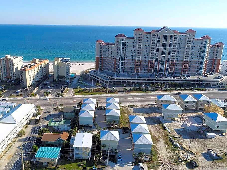 TRUE BLUE-Coastal cottage-3 min walk to beach! POOL!