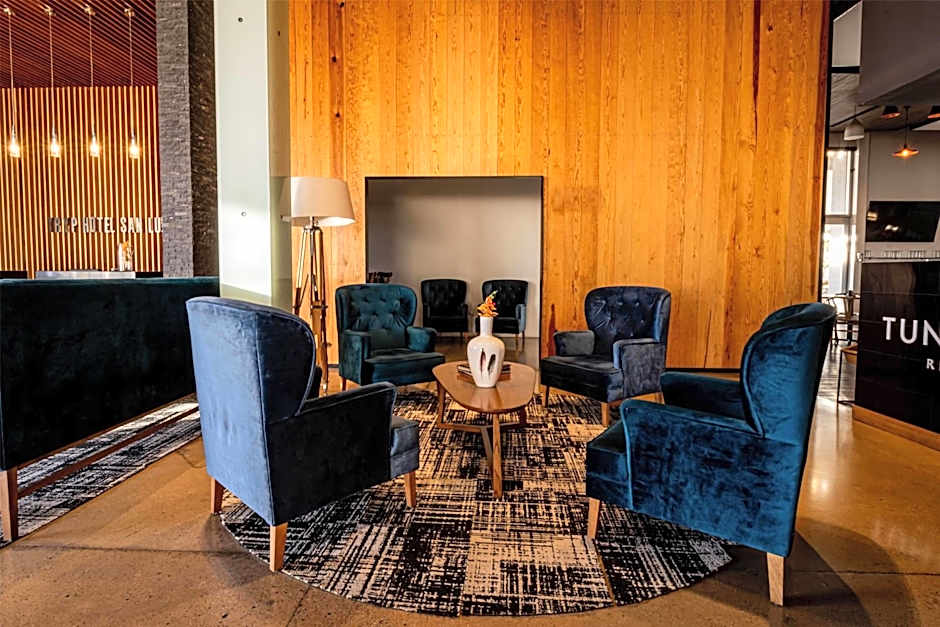 TRYP by Wyndham San Luis Potosi Hotel & Suites