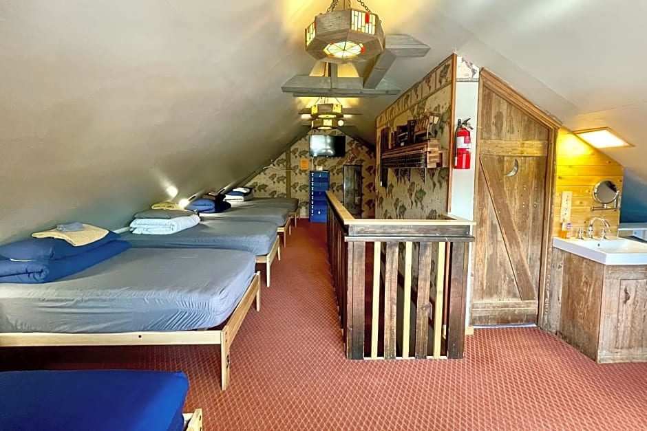Fireside Inn & Hostel