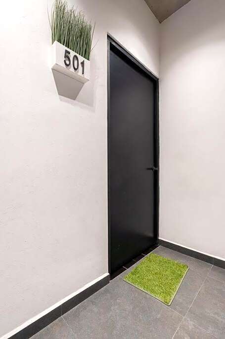 P501 Central 2Bdrm 2bath AC Rooftop